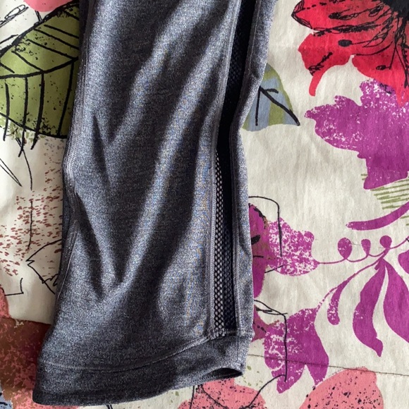 Lululemon Hit it 21’ Crop - Picture 10 of 12